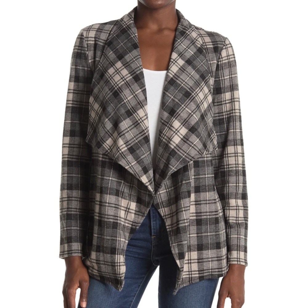 BB DAKOTA by STEVE MADDEN Mel Plaid Drape Collar Jacket in Charcoal